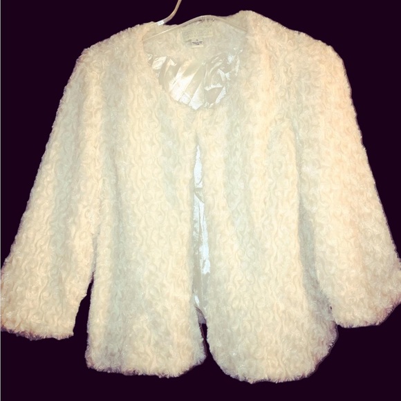 [#1031]FOREVER 21 PLUS | Off White Cropped Plush Faux Fur Jacket Blazer | 1x - Picture 2 of 5